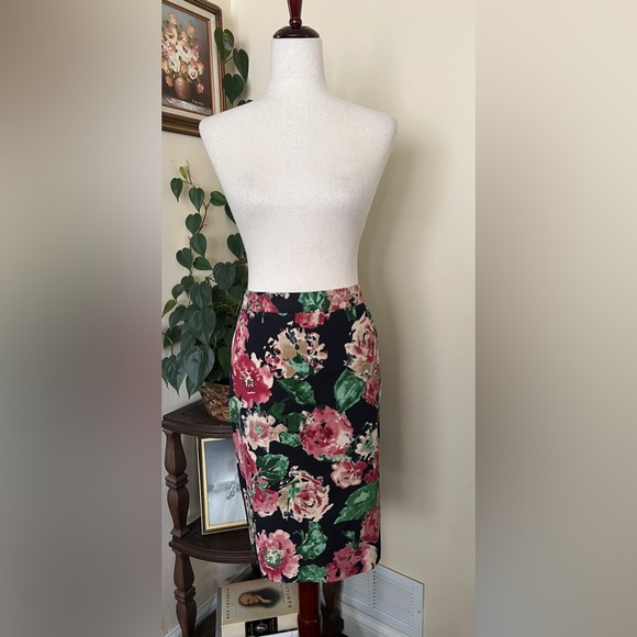 Talbots Black Floral Rose Pencil Skirt sz 4 - Picture 2 of 11